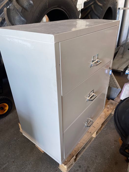 Метален шкаф огнеупорен