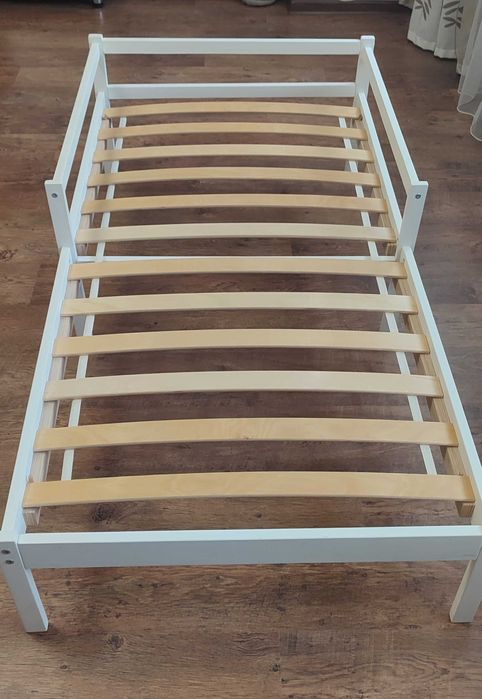 Кровать детская деревянная