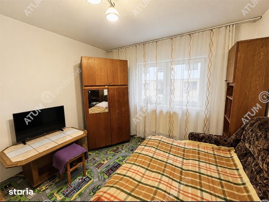 Apartament cu 2 camere decomandate si pivnita zona Semaforului