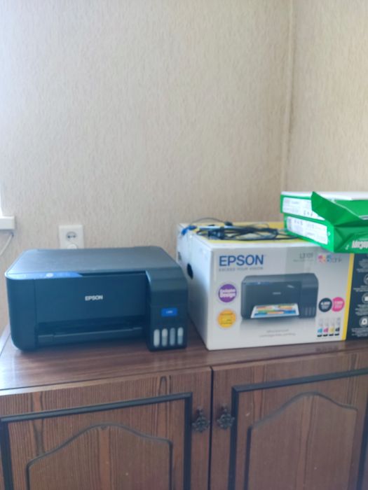 Принтер EPSON  цветной