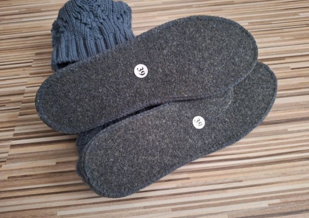 Papuci casă din lână mărime 39 noi.