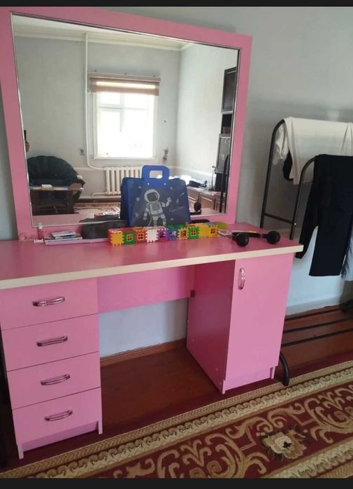 Трюмо большое, прочное