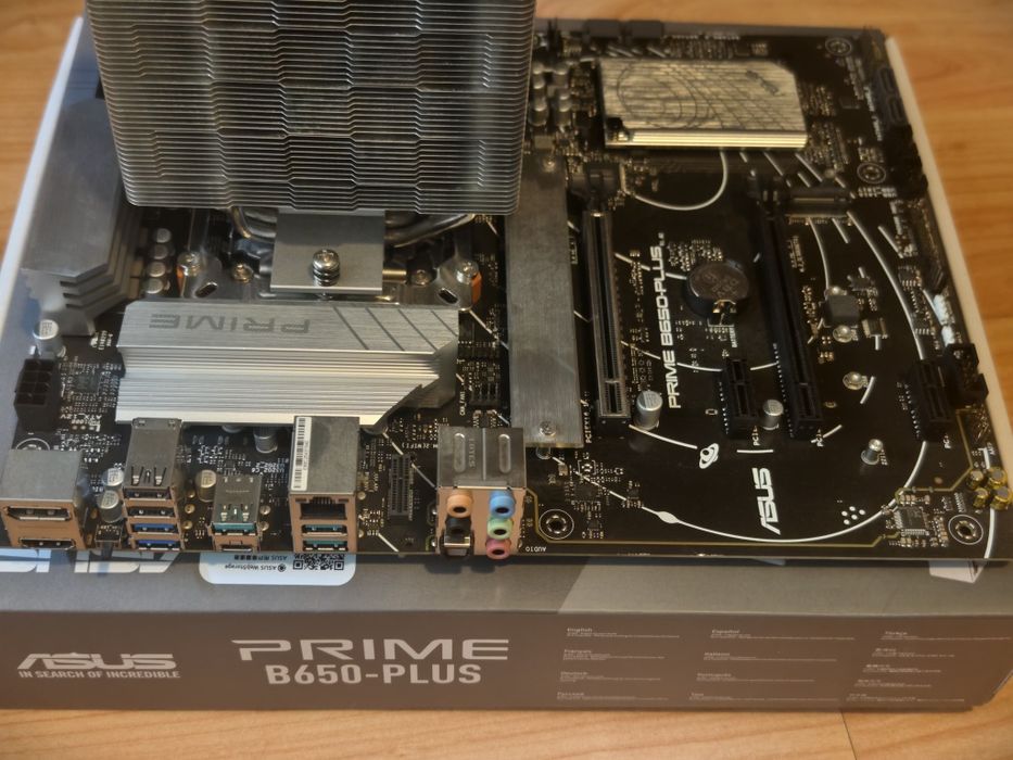 Ryzen 7 8700g + Asus Prime b650 plus + cooler