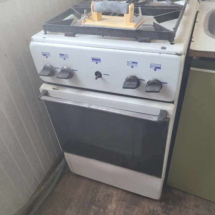 Продам б/у газ плиту