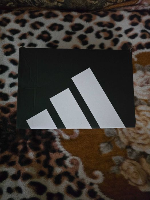 Маратонки адидас