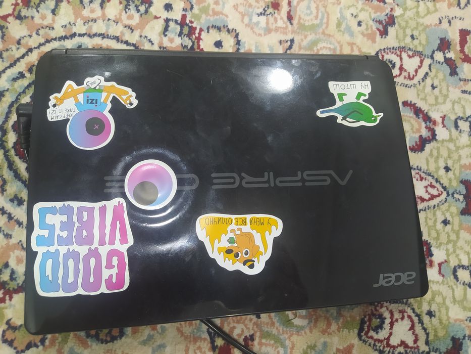 Продаю старый ноутбук