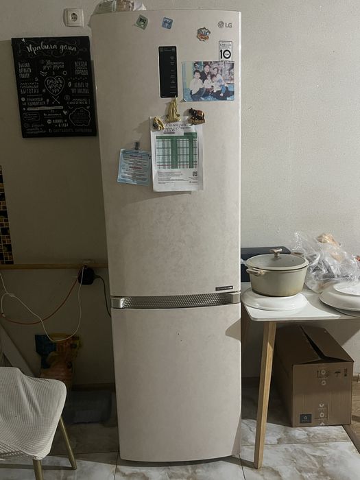 Продам холодильник LG, высота 2 м