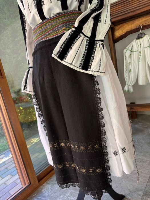 Costum popular vechi autentic