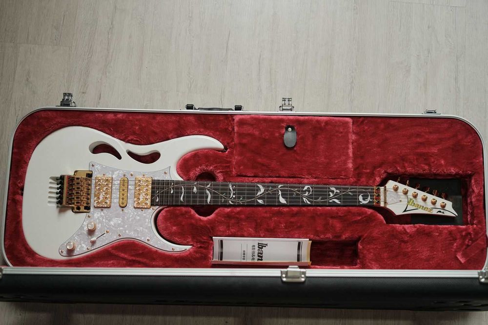 Ibanez PIA Steve Vai SW – Made in Japan – Отлично състояние