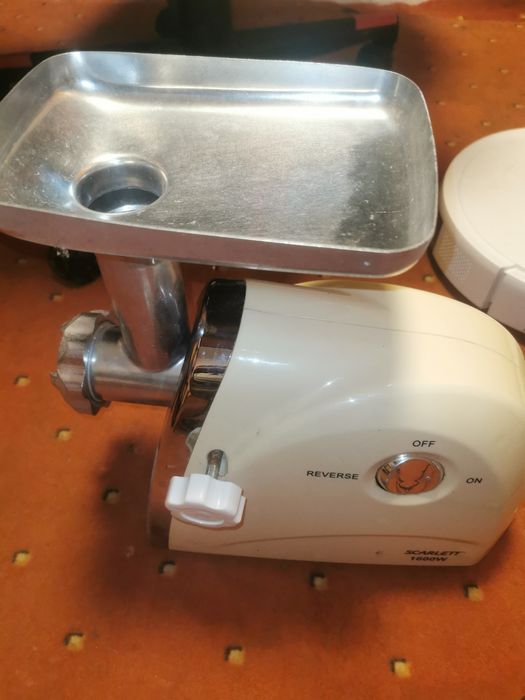 Masina de tocat carne - SCARLET