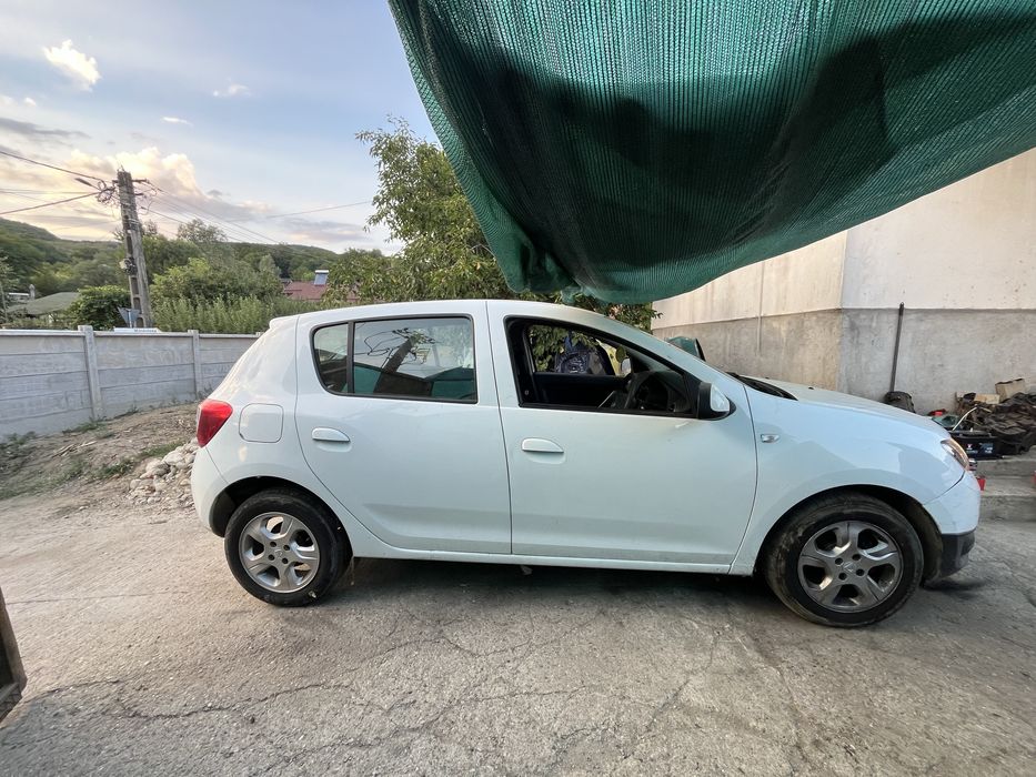 Dezmembrez dacia sandero 0.9 tce
