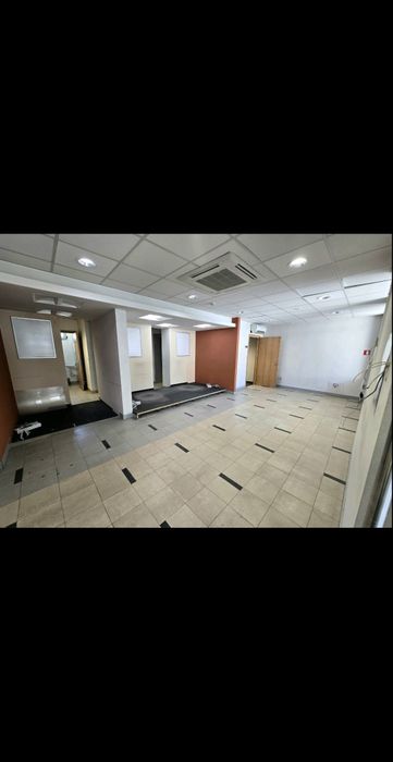 Предлага се офис в центъра на кв.Устово.