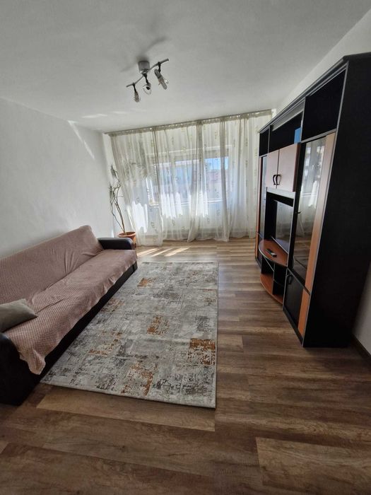 Apartament cu 3 camere de inchiriat — fotografia 1