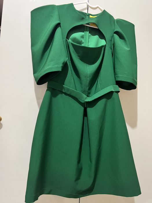 Платье изумрудное брендовое