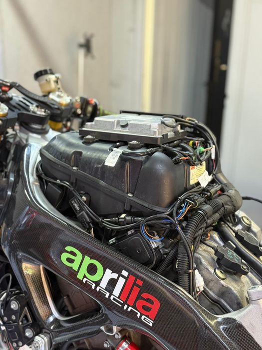 Aprilia rsv4 1000