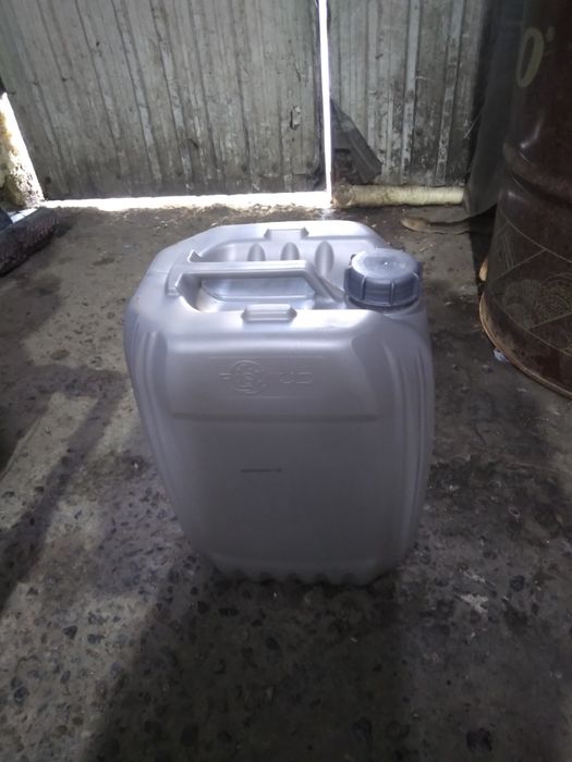 Продам пустые канистры