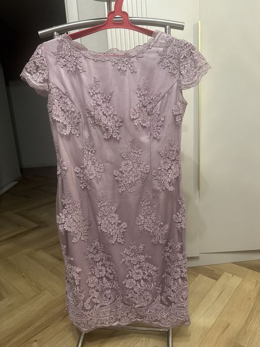 Элегантное гипюровое платье