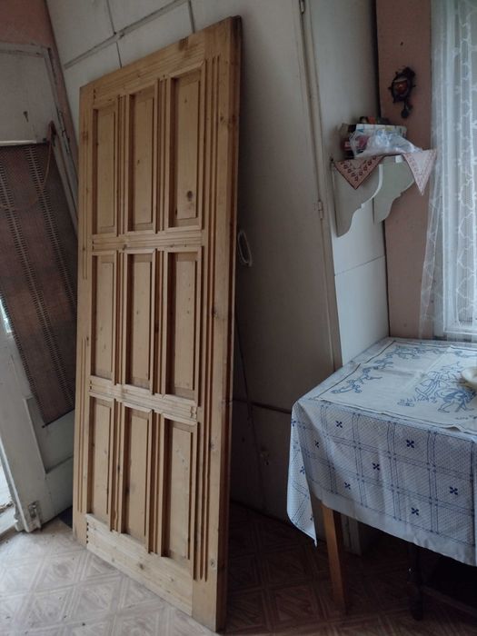 Продавам крило за входна/интериорна врата от масив, фрезована