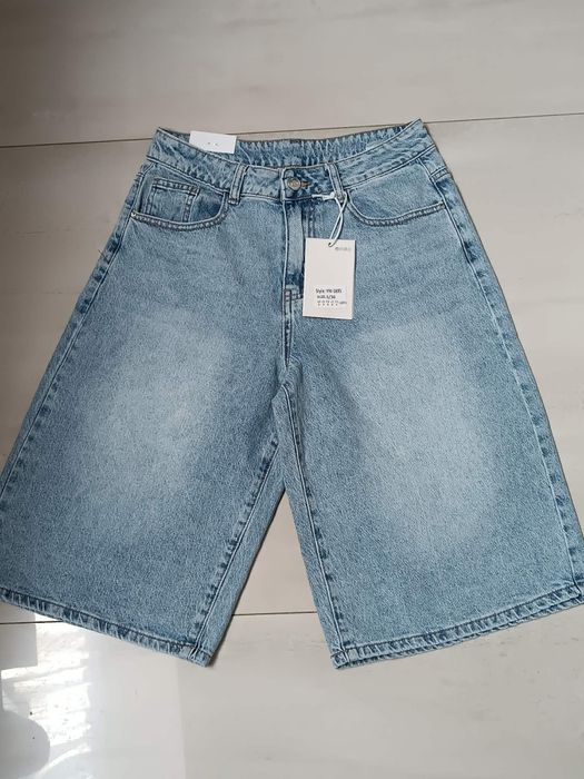 Pantaloni de blugi scurrti de dama