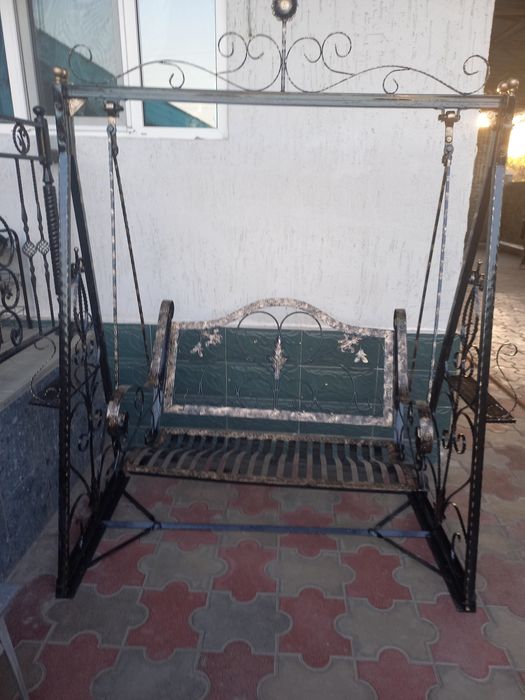 Кованая качеля  для сада