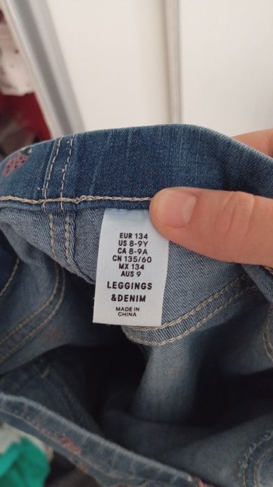 Джинсы на девочку H&M 7-9 лет
