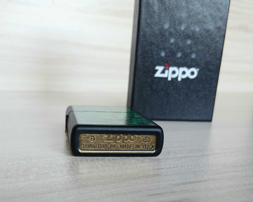 Нова запалка Zippo Green Cannabis + подарък гориво