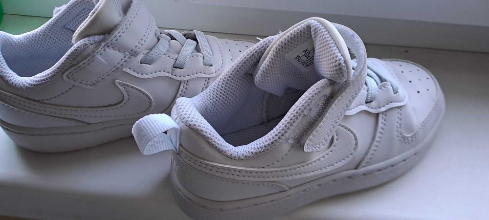 Adidasi Nike marime 26