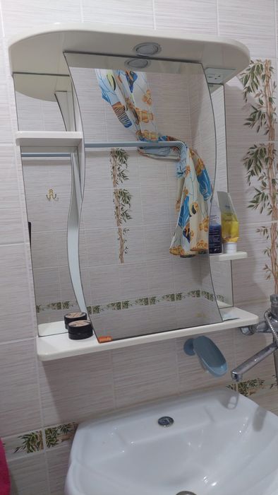 Туалетная полка с зеркалом