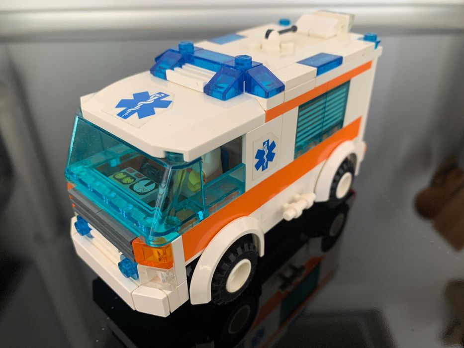 LEGO City Ambulance 7890 (modified)