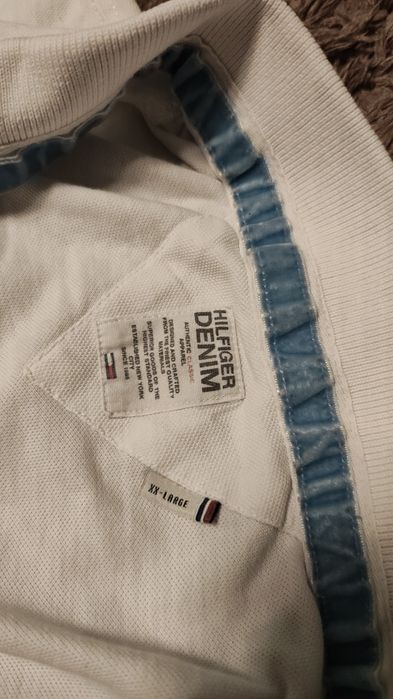 Vând polo Hilfiger jeans, M sau L mai strâmt