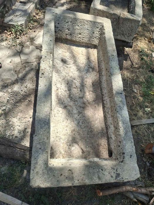 Корита дялкани от камък