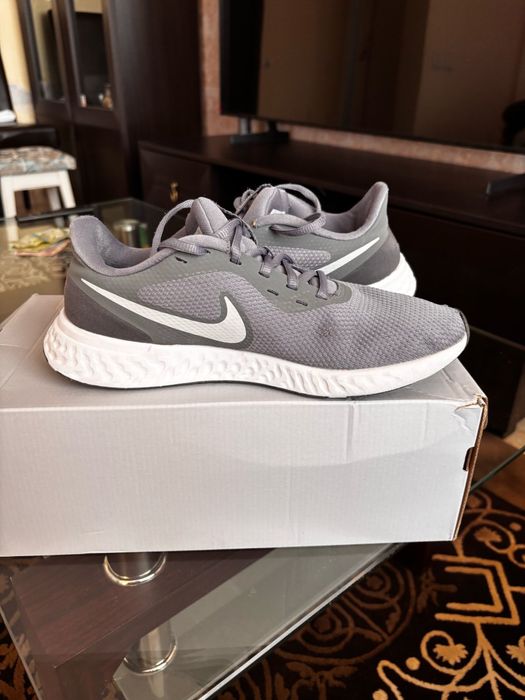 Nike, adidasi de alergare, stare foarte buna, marimea 40