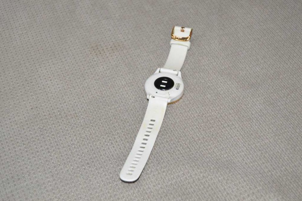 Ceas dama Garmin Vivomove 3s 39mm - defect pentru piese