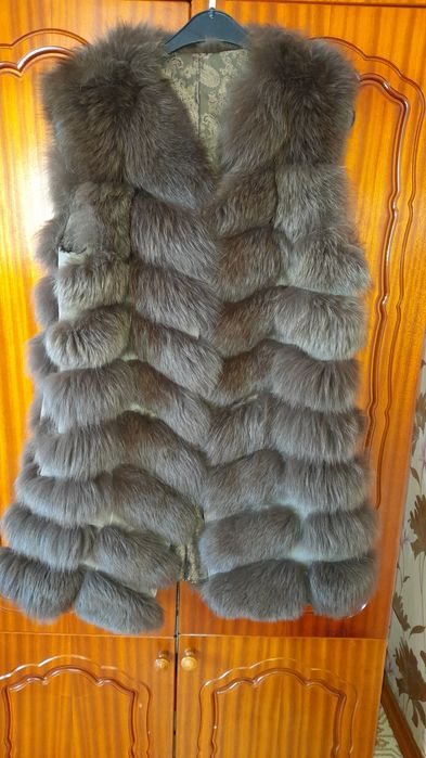 Меховой жилет песец