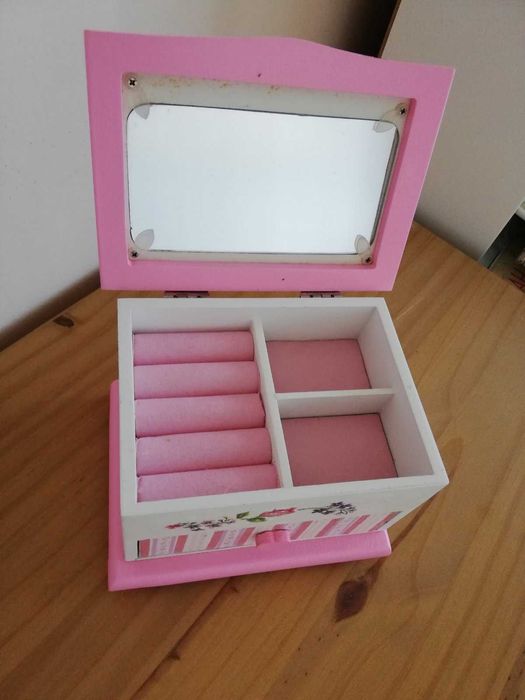 Мини тоалетка дървена с огледало и ръчна декорация