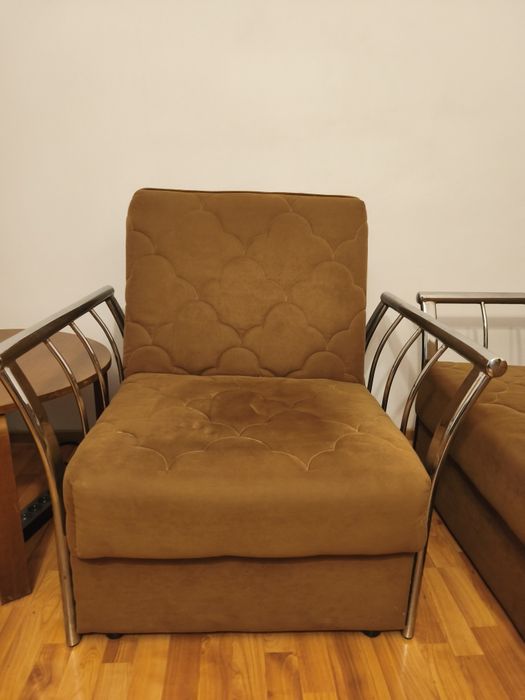 Canapea extensibila și 2 fotolii maro