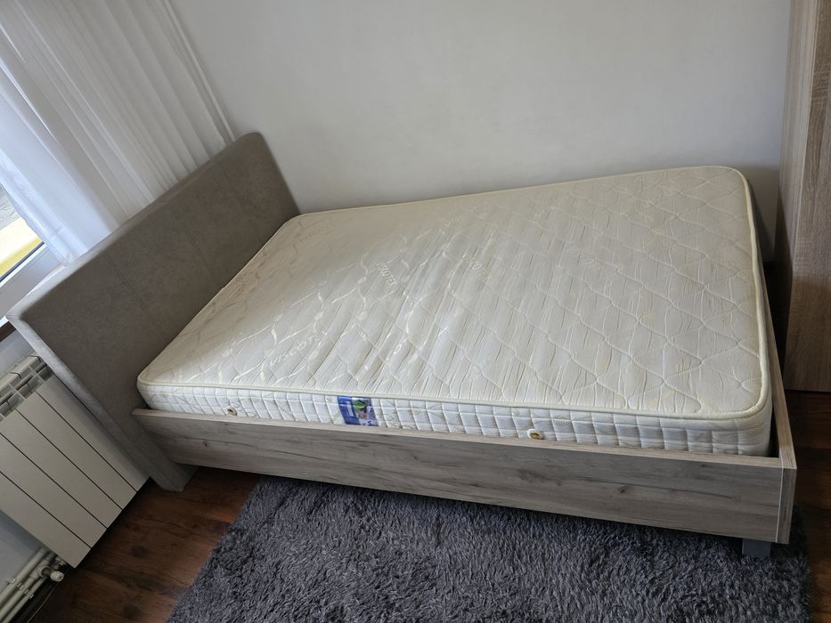 Vand set dormitor (pat , șifonier, 2 comode si birou)