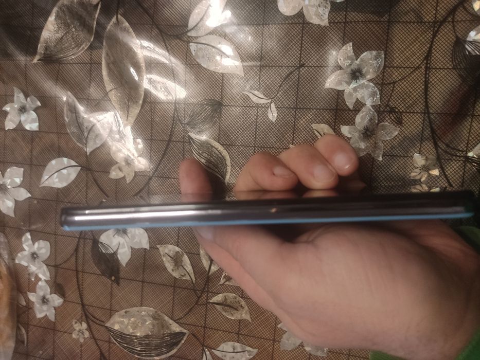 Продам телефон Самсунг Галакси А52