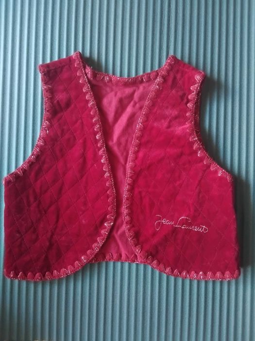 Оригинален кадифен елек за момиче за 125 см. ръст.