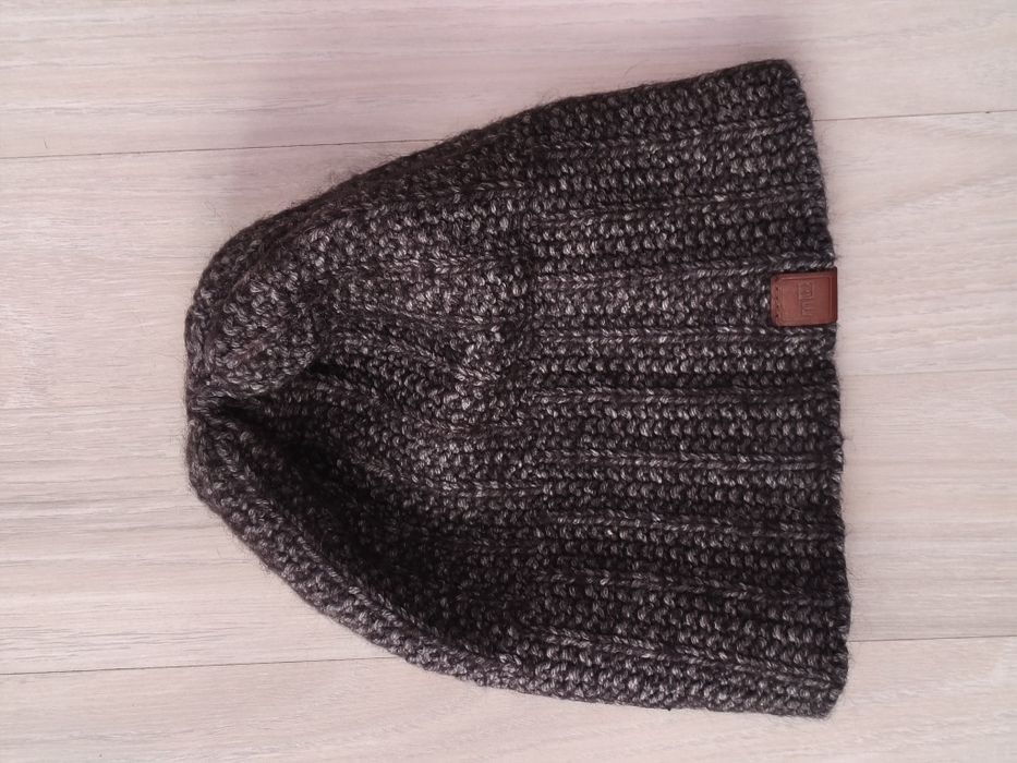 Шапки зимние и шарф