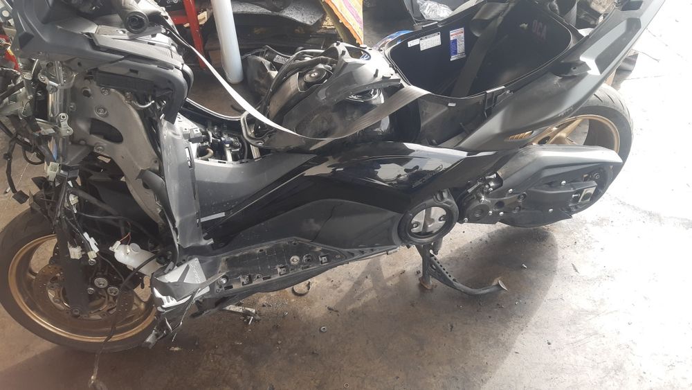 Скутер Ямаха (Yamaha T-Max 530)-на части