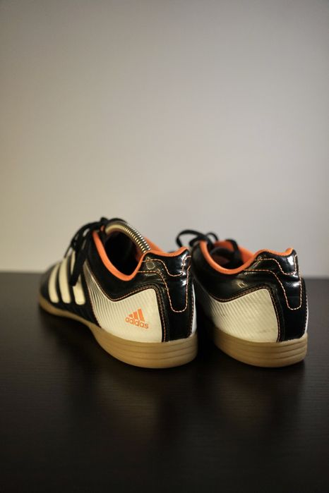 Adidas 41/42. Mizuno 36. футболни обувки, като нови