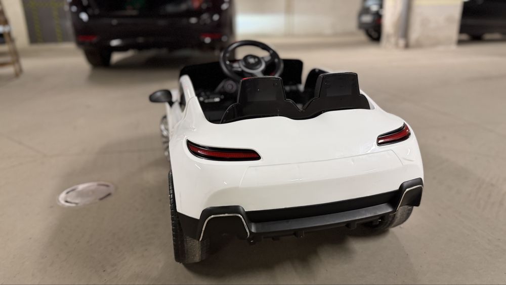 Детска електрическа кола с дистанционно, 12V, много запазена