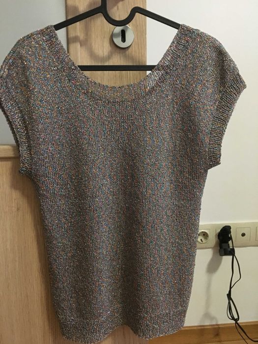 Продавам блестяш топ  от лъскава френска прежда -35 лв