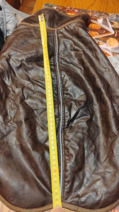 Hainuta cu aspect de piele de miel si captuseala moale pentru caini