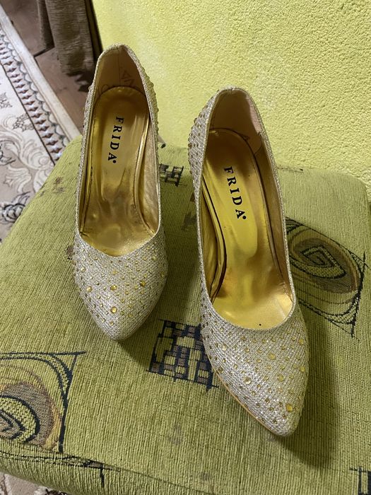 женские туфли лодочки.