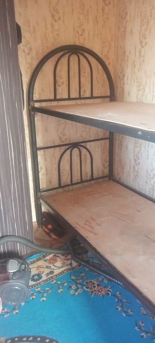 Продам двухъярусную кровать.