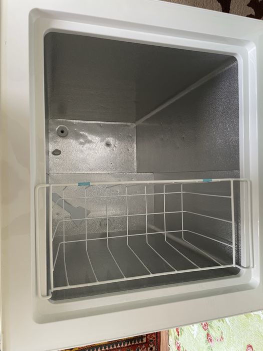 Продам морозильник 102L. В отличном состояний!