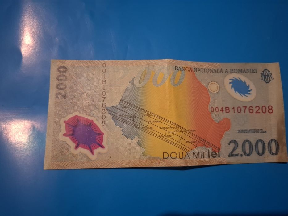Vând bacnote de 2000 de lei cu eclipsa