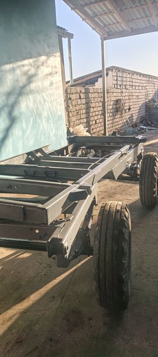 Traktor prseb ramasi sotiladi